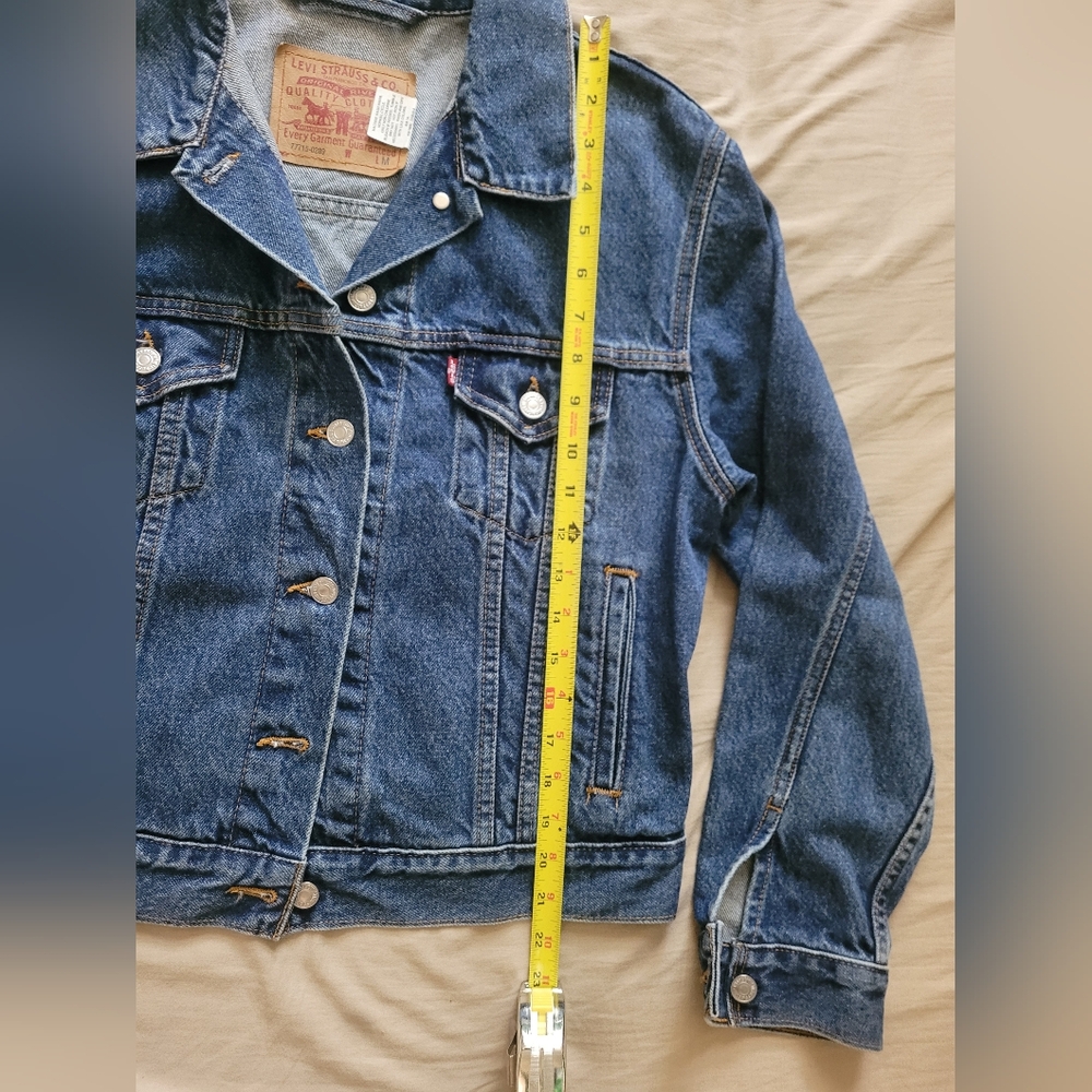 Vintage Womens Sz Medium Levi's denim jacket - Picture 4 of 7
